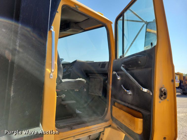 image for item DZ6740 1988 Ford L9000 dump truck