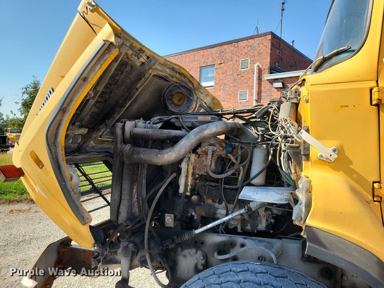 image for item DZ6740 1988 Ford L9000 dump truck