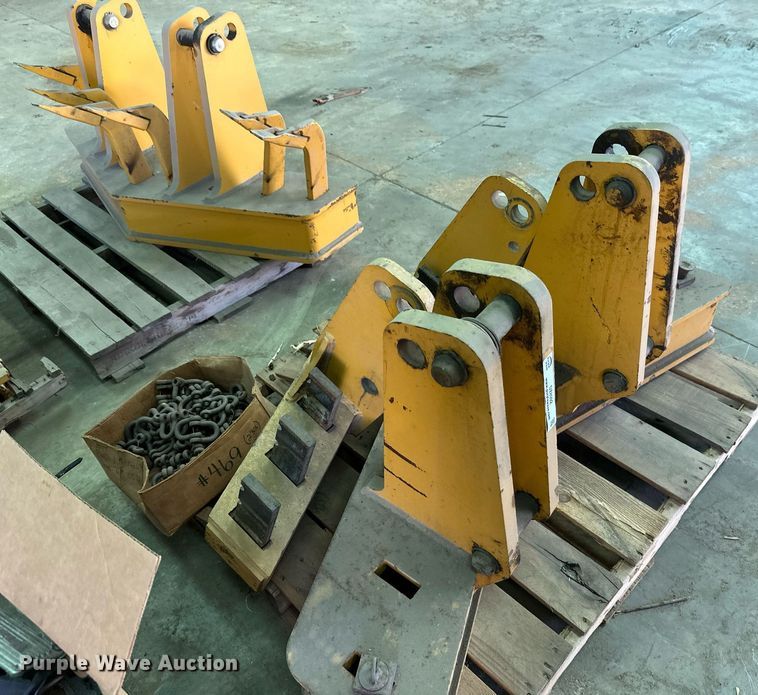 image for item DZ8992 (4) motor grader ripper attachments
