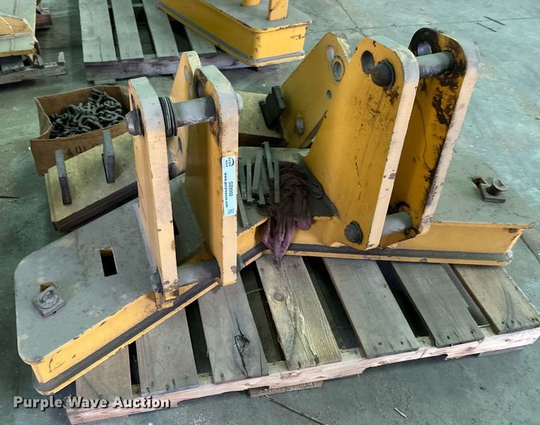 image for item DZ8992 (4) motor grader ripper attachments