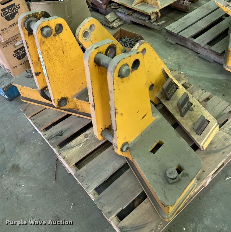 image for item DZ8992 (4) motor grader ripper attachments