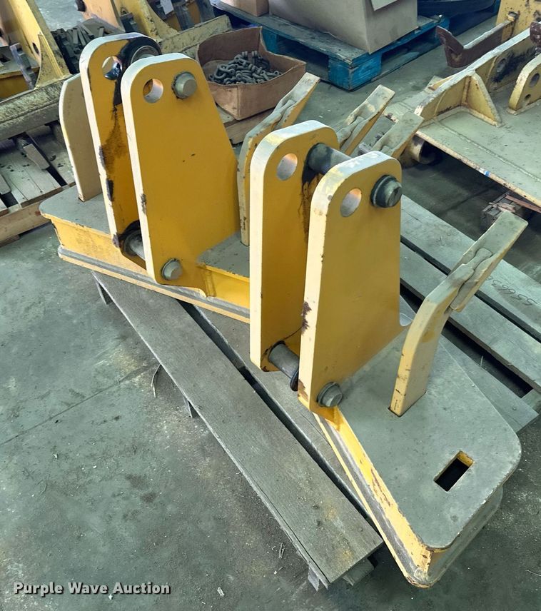 image for item DZ8992 (4) motor grader ripper attachments