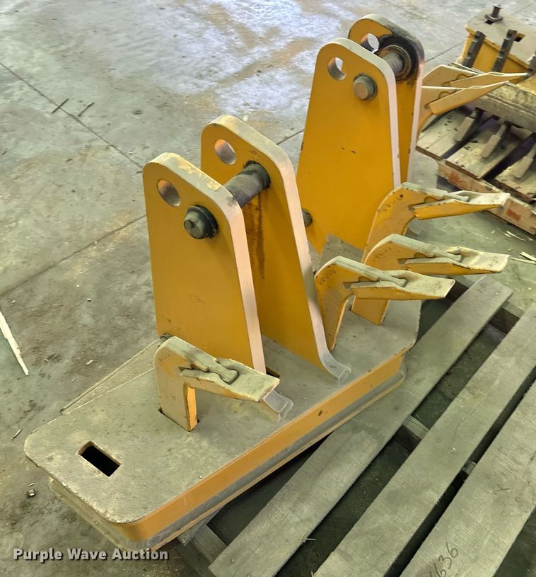 image for item DZ8992 (4) motor grader ripper attachments