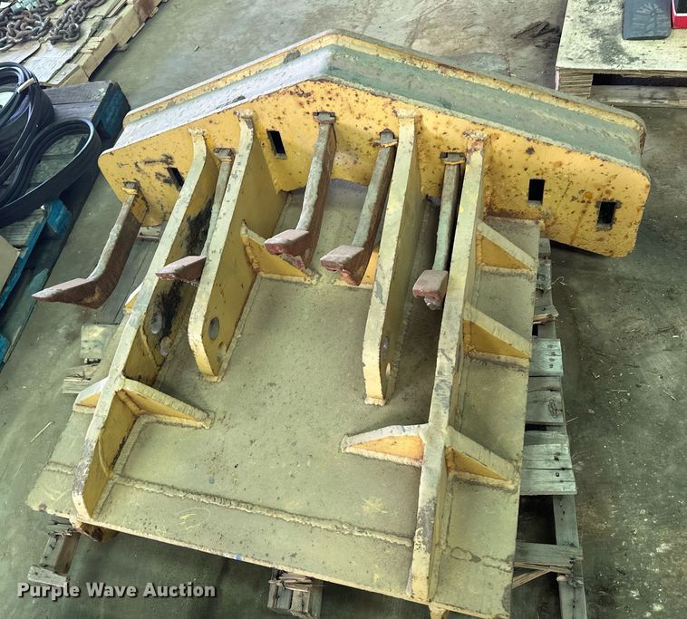 image for item DZ8992 (4) motor grader ripper attachments