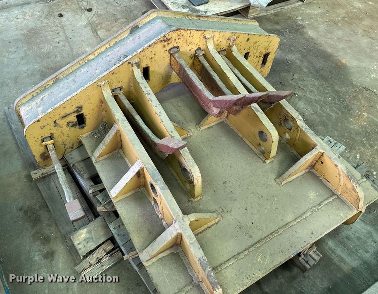 image for item DZ8992 (4) motor grader ripper attachments