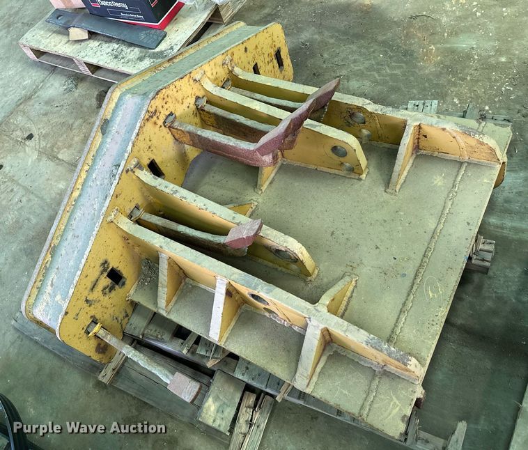 image for item DZ8992 (4) motor grader ripper attachments