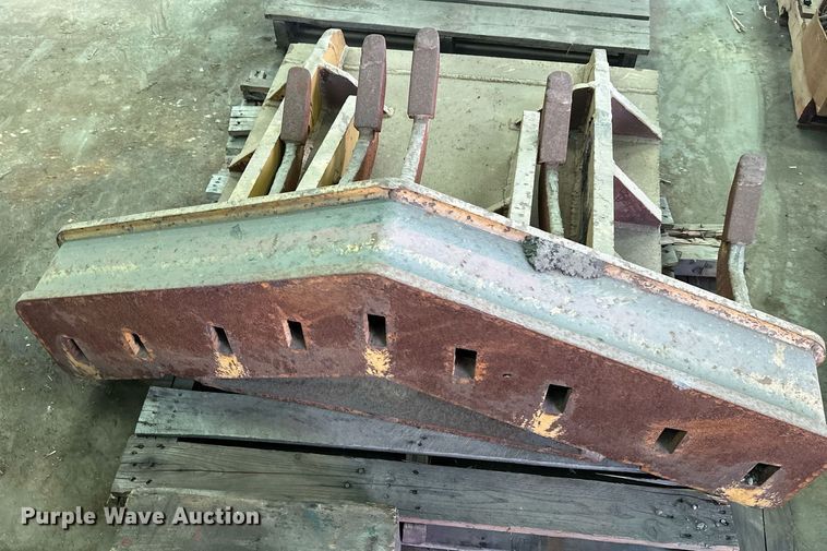 image for item DZ8992 (4) motor grader ripper attachments