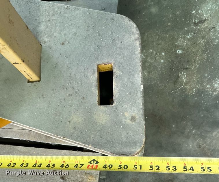 image for item DZ8992 (4) motor grader ripper attachments