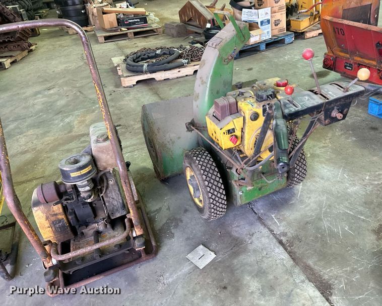 image for item DZ8994 Lot of tools Lawn and garden equipment