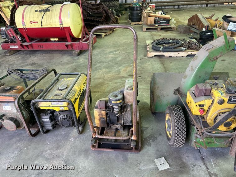 image for item DZ8994 Lot of tools Lawn and garden equipment