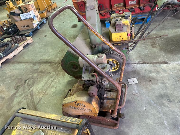 image for item DZ8994 Lot of tools Lawn and garden equipment