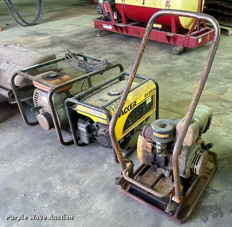 image for item DZ8994 Lot of tools Lawn and garden equipment