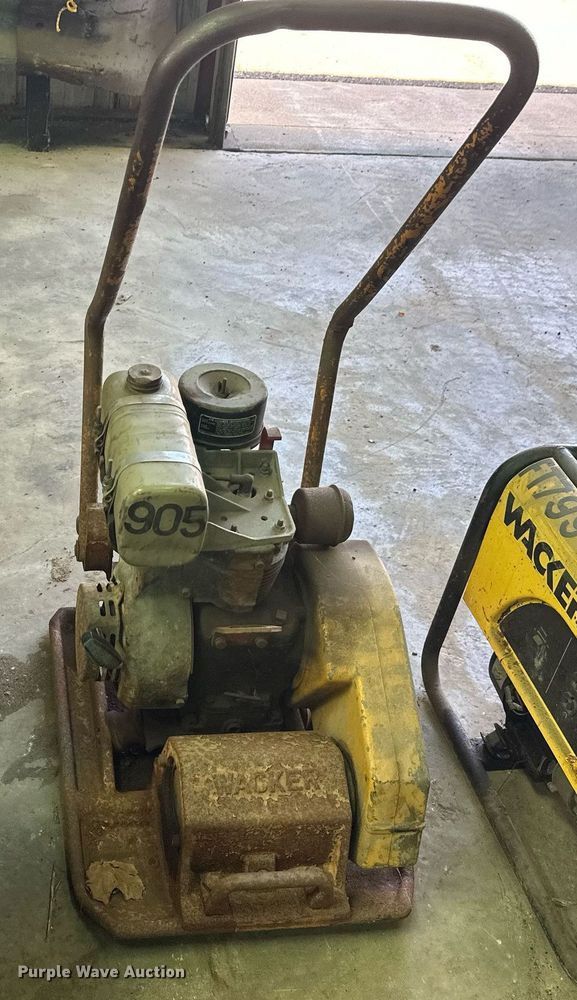 image for item DZ8994 Lot of tools Lawn and garden equipment