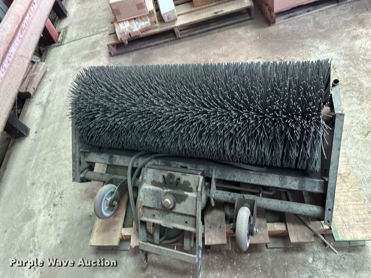 image for item DZ8994 Lot of tools Lawn and garden equipment