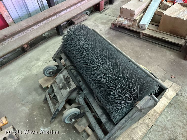 image for item DZ8994 Lot of tools Lawn and garden equipment