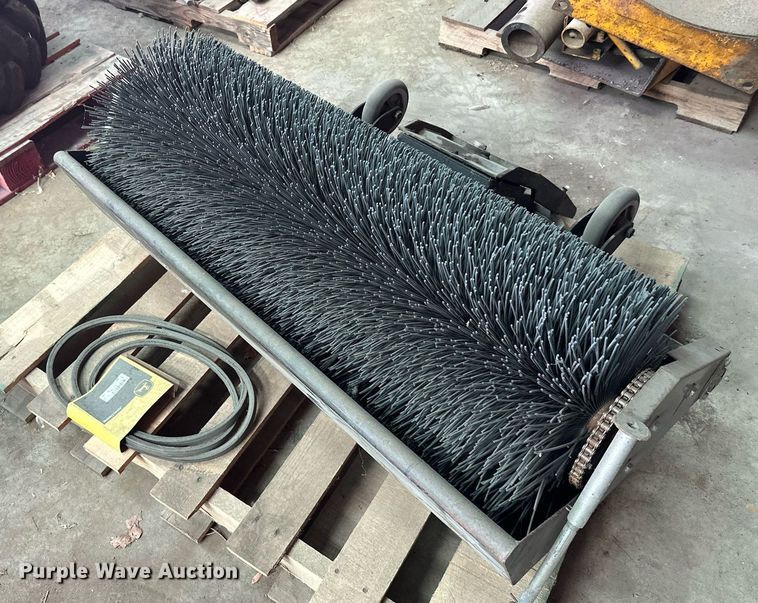 image for item DZ8994 Lot of tools Lawn and garden equipment