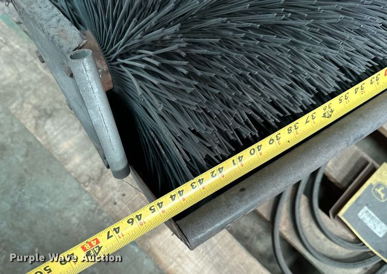 image for item DZ8994 Lot of tools Lawn and garden equipment