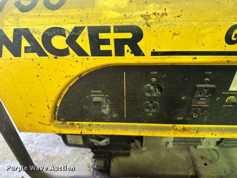 image for item DZ8994Q Lot of tools Lawn and garden equipment