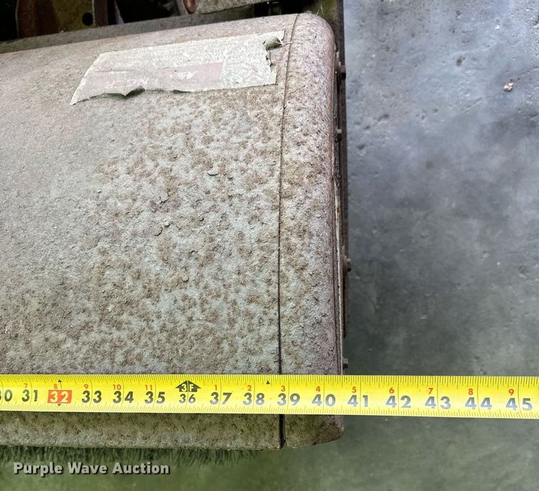 image for item DZ8994Q Lot of tools Lawn and garden equipment