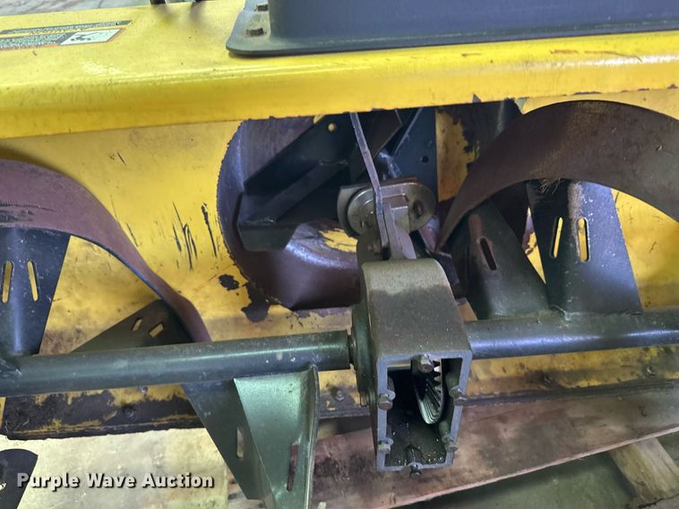 image for item DZ8994Q Lot of tools Lawn and garden equipment