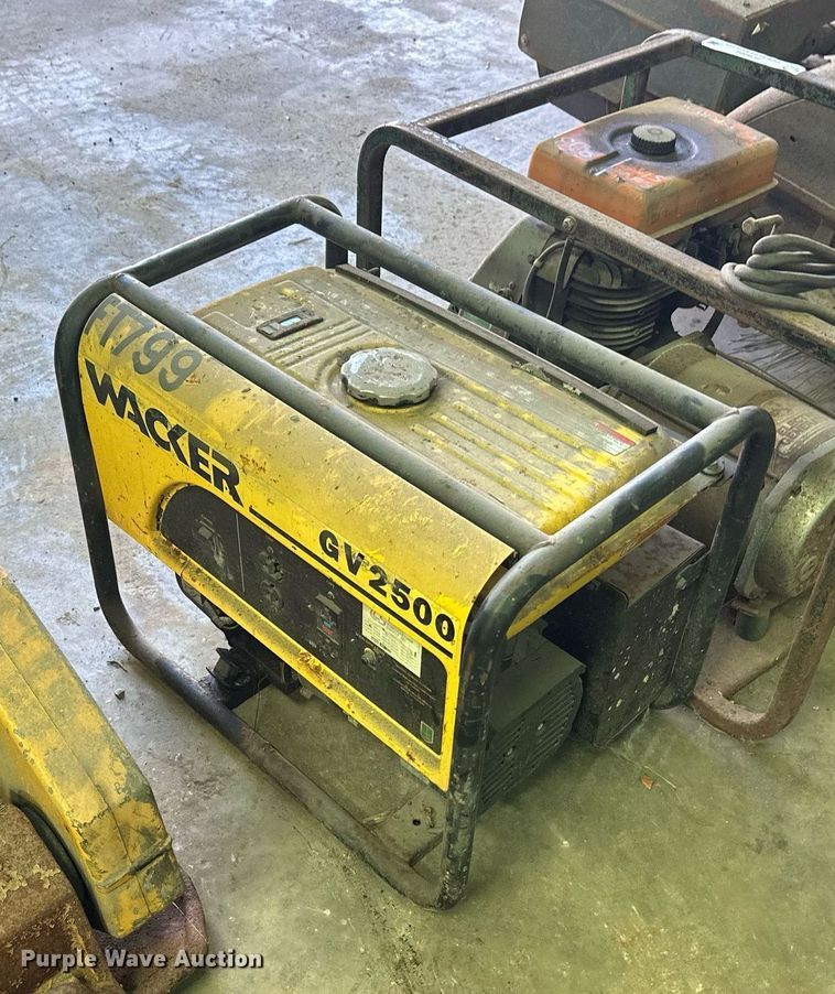 image for item DZ8994 Lot of tools Lawn and garden equipment