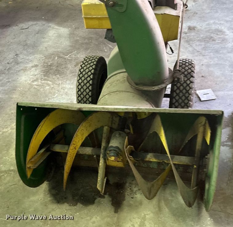 image for item DZ8994 Lot of tools Lawn and garden equipment