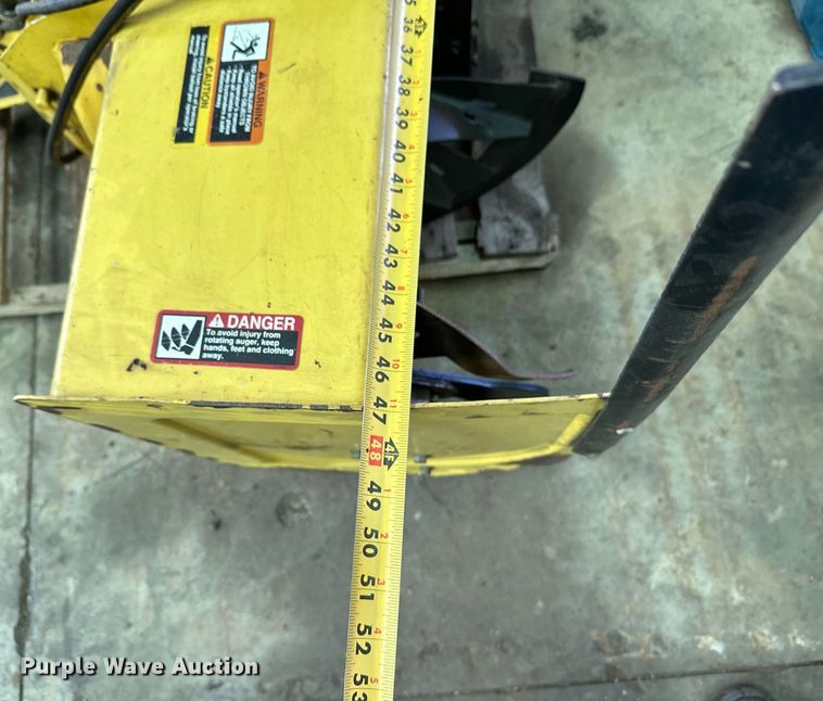 image for item DZ8994 Lot of tools Lawn and garden equipment