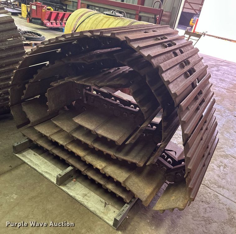 image for item DZ8995 Excavator tracks