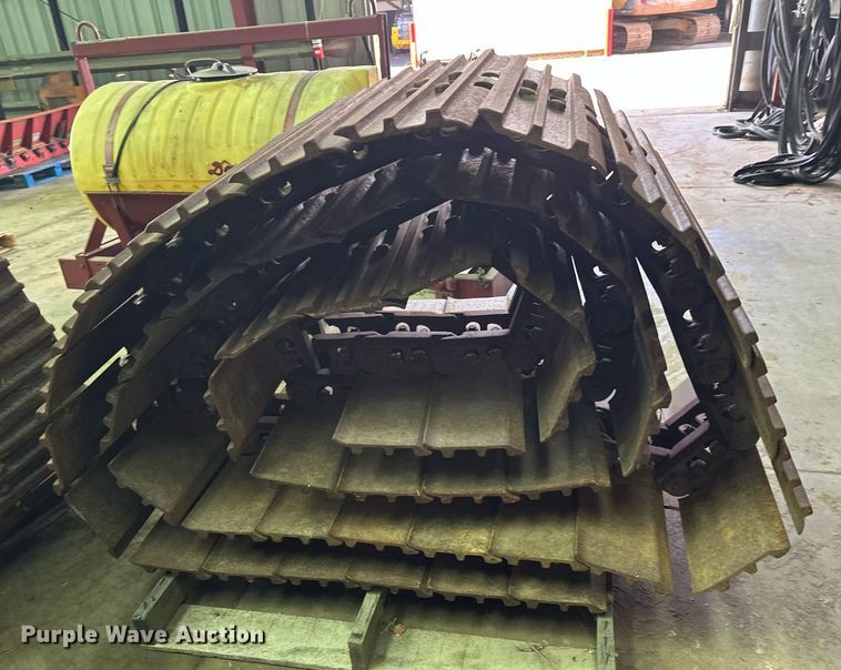image for item DZ8995 Excavator tracks