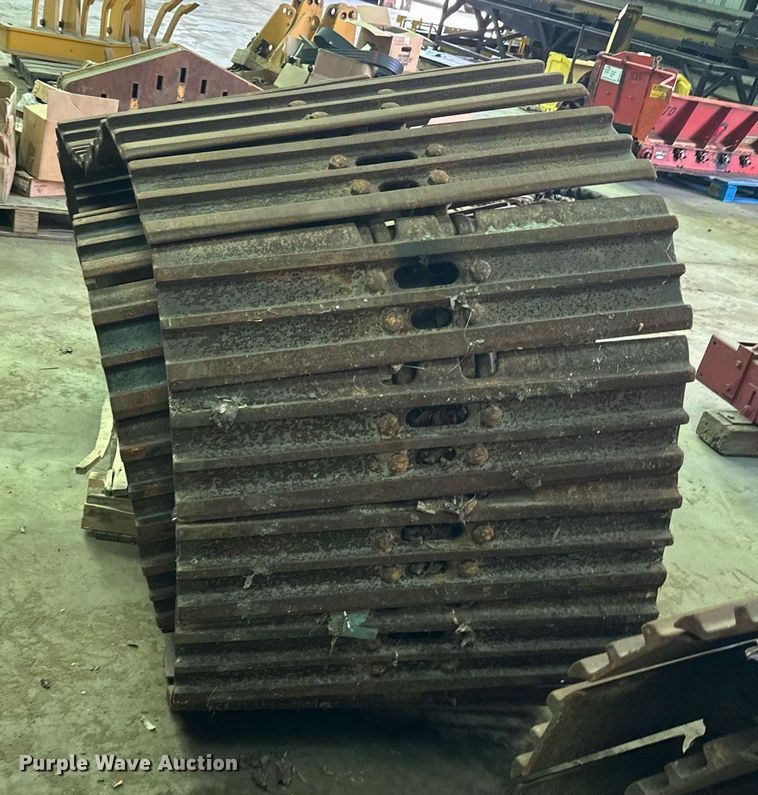 image for item DZ8995 Excavator tracks