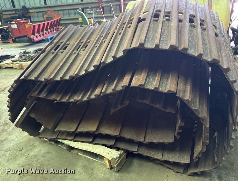 image for item DZ8995 Excavator tracks