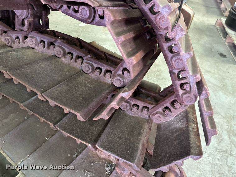 image for item DZ8995 Excavator tracks