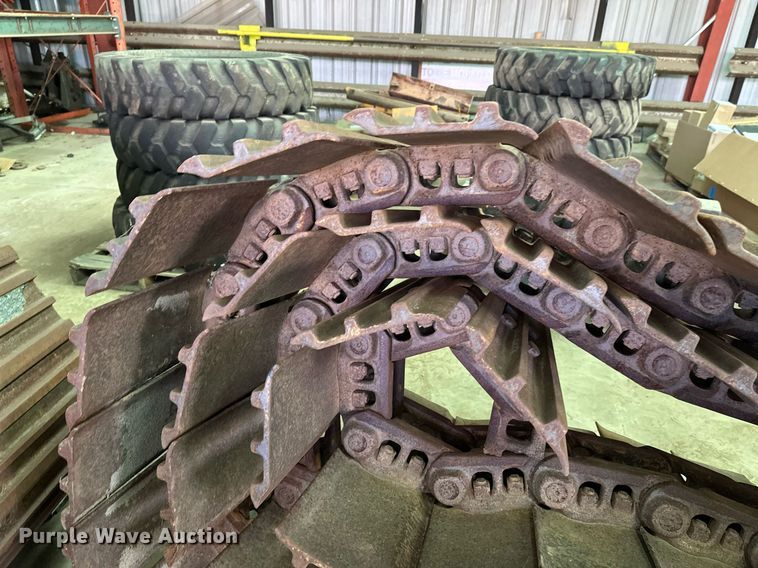 image for item DZ8995 Excavator tracks