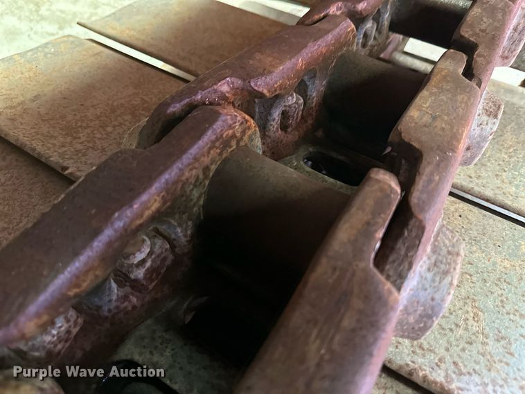 image for item DZ8995 Excavator tracks