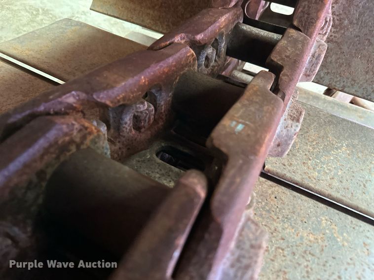 image for item DZ8995 Excavator tracks