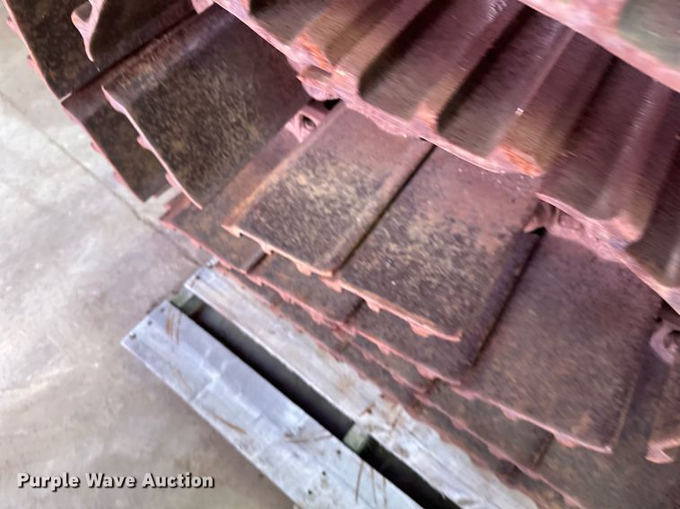 image for item DZ8995 Excavator tracks