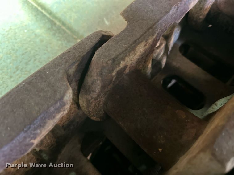 image for item DZ8995 Excavator tracks