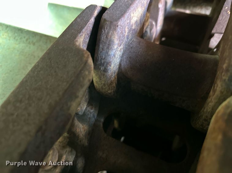 image for item DZ8995 Excavator tracks