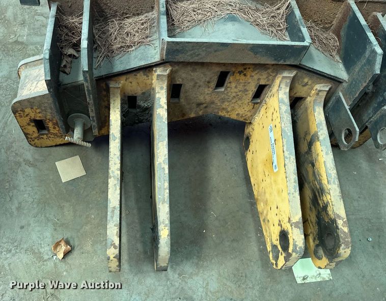 image for item DZ8996 Motor grader plow mount