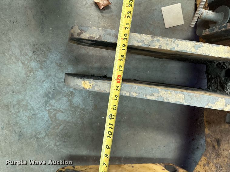 image for item DZ8996 Motor grader plow mount