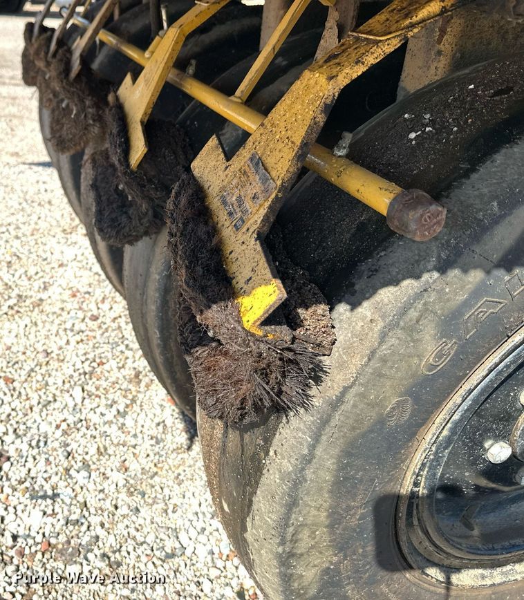 image for item DZ8998 2009 Caterpillar PS-150C pneumatic roller