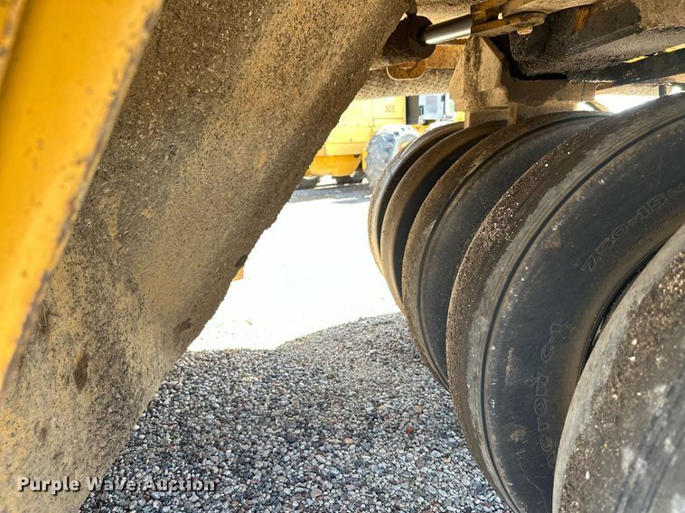 image for item DZ8998 2009 Caterpillar PS-150C pneumatic roller