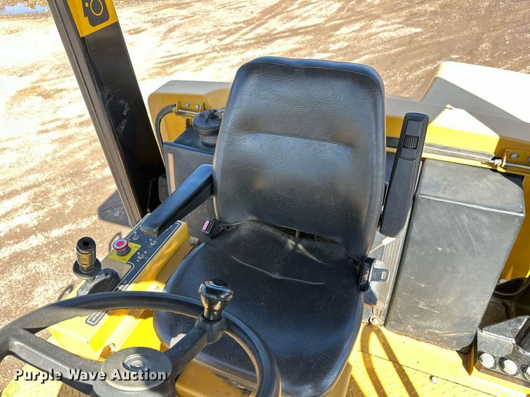 image for item DZ8998 2009 Caterpillar PS-150C pneumatic roller