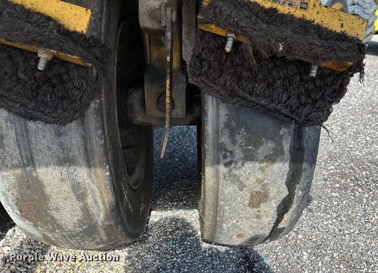 image for item DZ8998 2009 Caterpillar PS-150C pneumatic roller