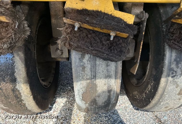 image for item DZ8998 2009 Caterpillar PS-150C pneumatic roller