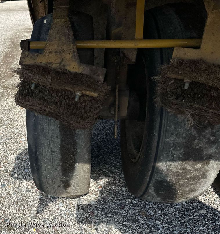 image for item DZ8998 2009 Caterpillar PS-150C pneumatic roller