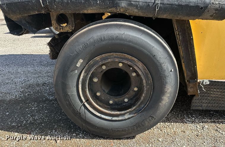 image for item DZ8998 2009 Caterpillar PS-150C pneumatic roller