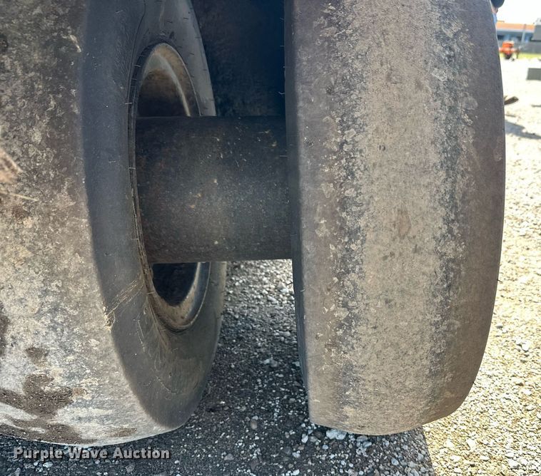 image for item DZ8998 2009 Caterpillar PS-150C pneumatic roller