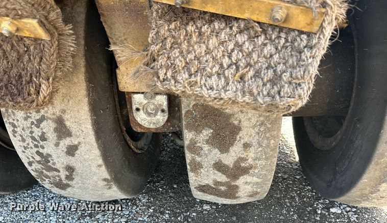 image for item DZ8998 2009 Caterpillar PS-150C pneumatic roller