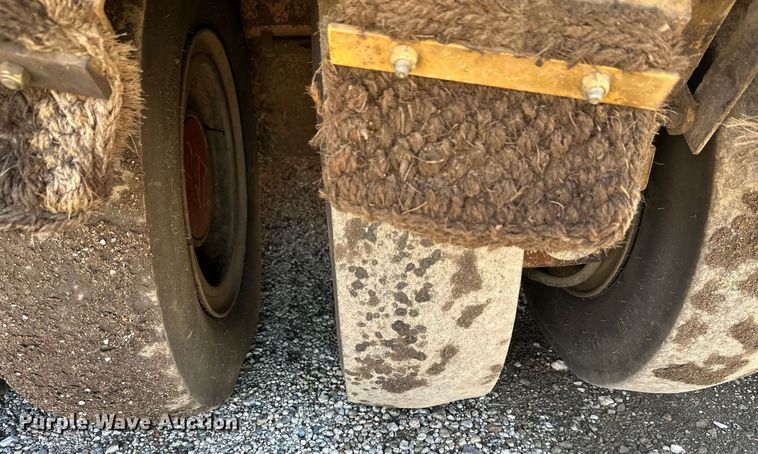 image for item DZ8998 2009 Caterpillar PS-150C pneumatic roller